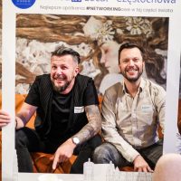 Zamień wirtualne znajomości w realne relacje W dzisiejszym cyfrowym świecie większość kontaktów odbywa się online. LinkedIn Local Częstochowa pozwala przenieść te znajomości do rzeczywistości, co otwiera drzwi do bardziej wartościowych i trwałych relacji zawodowych.